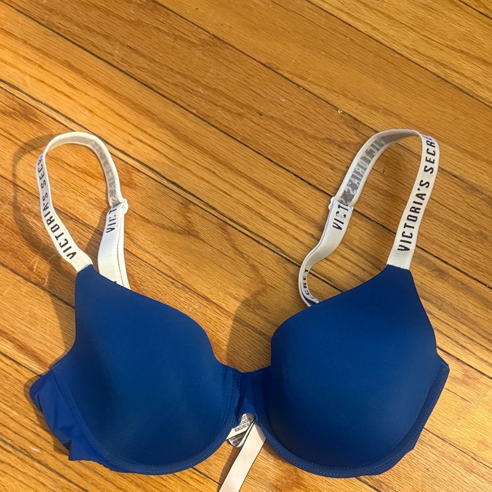 Victoria's Secret t shirt lightly lined demi Blue Bra